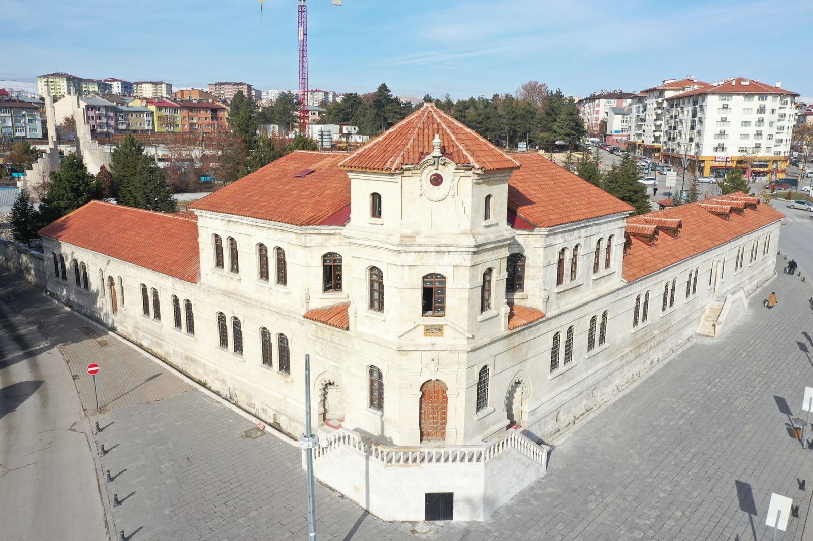 Aerial view of a historic stone building with red tile roofs in Sivas, Turkey, on a sunny day. — Advantages for Employers